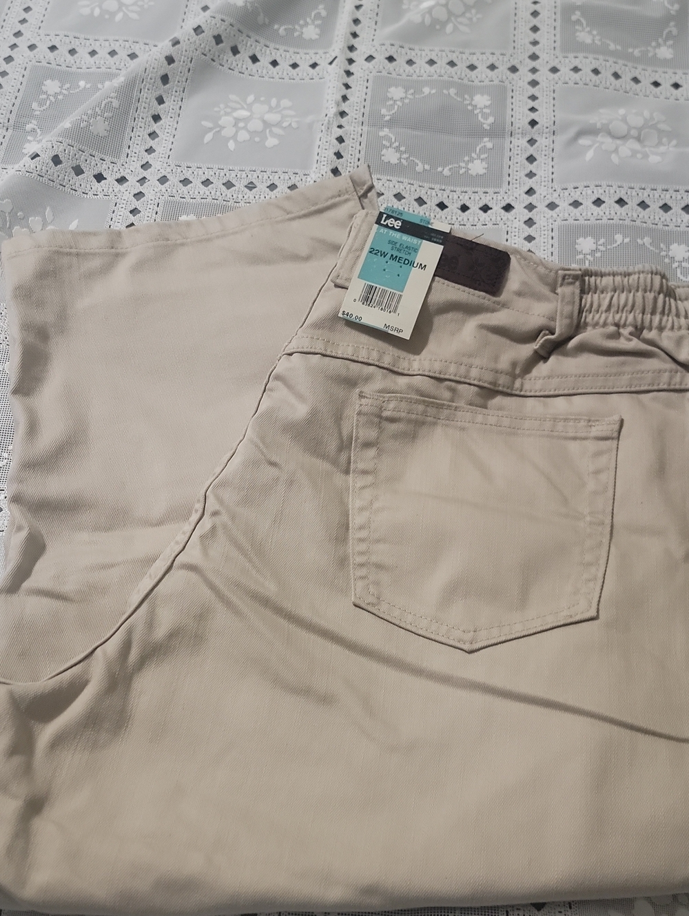 Lee Womens  Capri- Beige- Side Elastic Stretch Size 22W Medium